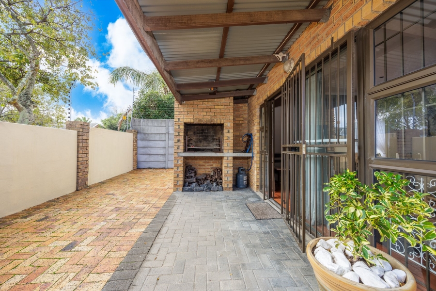 To Let 3 Bedroom Property for Rent in Sonstraal Heights Western Cape